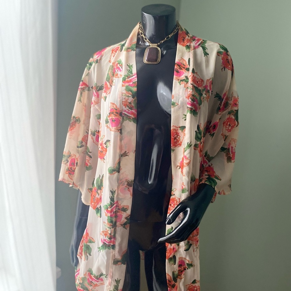 ๐ธFloral Kimono ๐๐บ - Picture 7 of 9